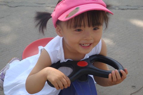 白色连衣裙---两岁半宝贝