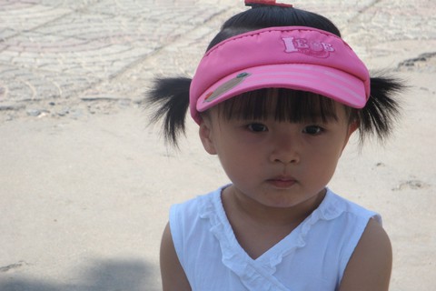 白色连衣裙---两岁半宝贝