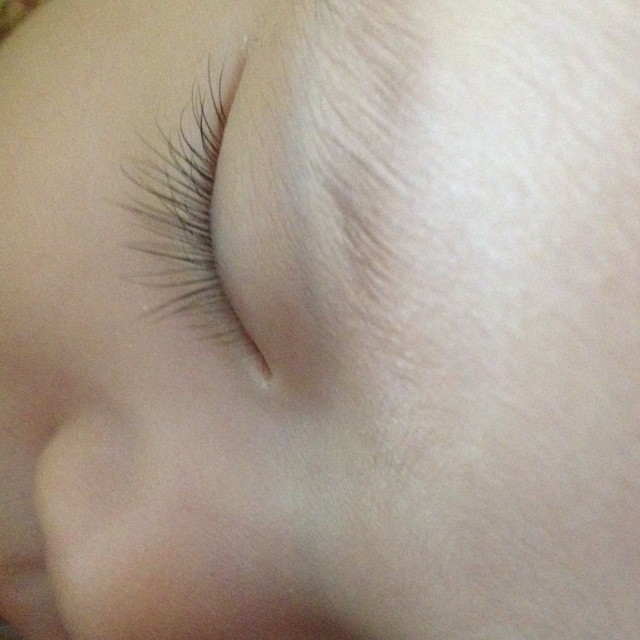 两个月大的宝宝的睫毛刷
