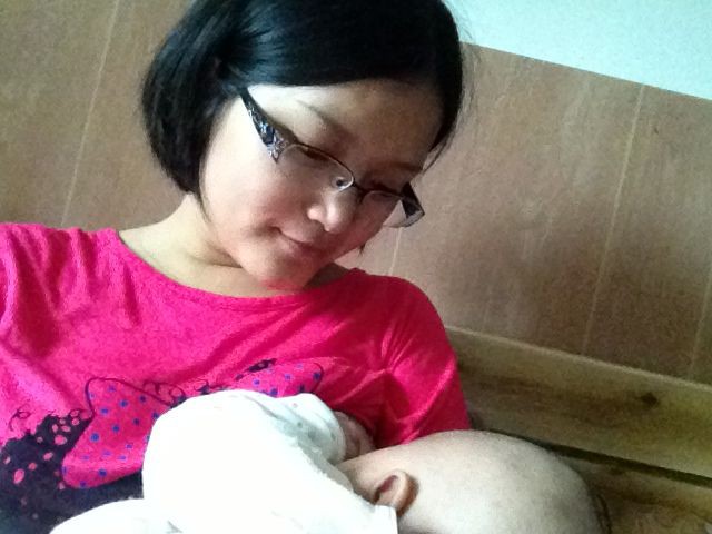 秀秀当妈妈的照片吧