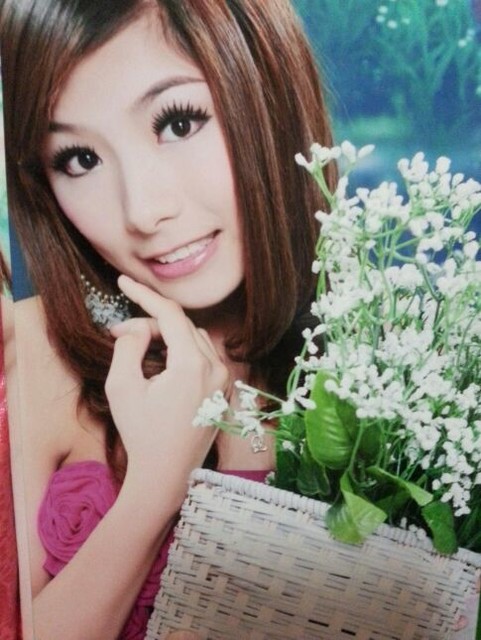 宝妈们来晒晒自己年轻时的艺术照哦.我先来