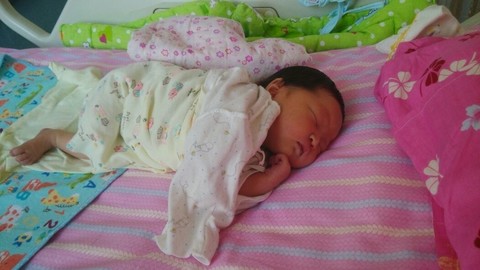 生了的宝妈都来晒晒宝宝的睡姿吧,我先来