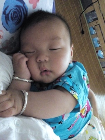 我家宝贝儿子.嘻嘻.宝妈!晒晒你们的小肉们!_宝宝树