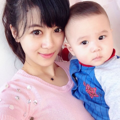 我超爱自拍的,宝妈们也可以来发发自己的生活照哦