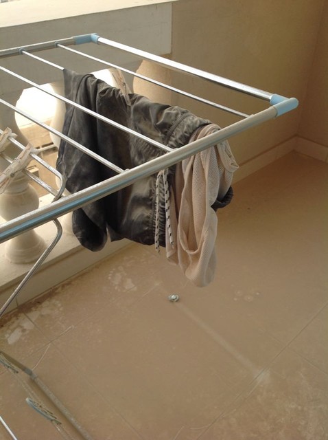 晒在外面的泳裤忘记收,结果就成这个样子了