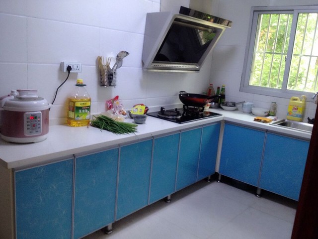 我家灶台,感觉火的温度刚好对着肚子,昨天做饭多炒了几个菜,感觉肚子