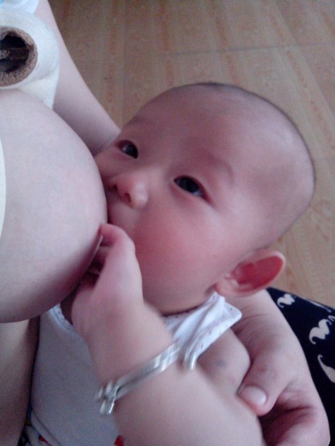 宝妈们,母乳的时候是不是觉得同样幸福呢.幸_宝宝树