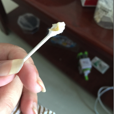 为什麼两个月宝宝鼻屎很臭,是怎麼回事?而且很大很多.