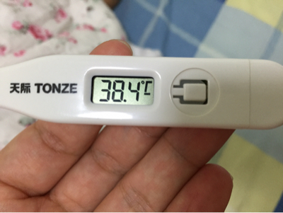 宝宝发烧到384度了怎麼办他也不哭闹,还在呼呼大睡,全身烫烫的
