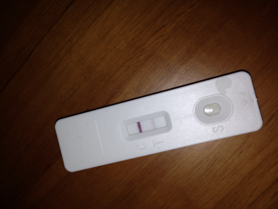 你好,根据你的描述,月经推迟两天,用早孕试纸测试显示弱