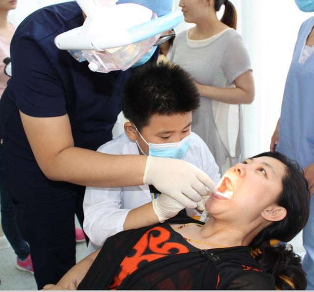 "家庭小牙医"全家齐体验