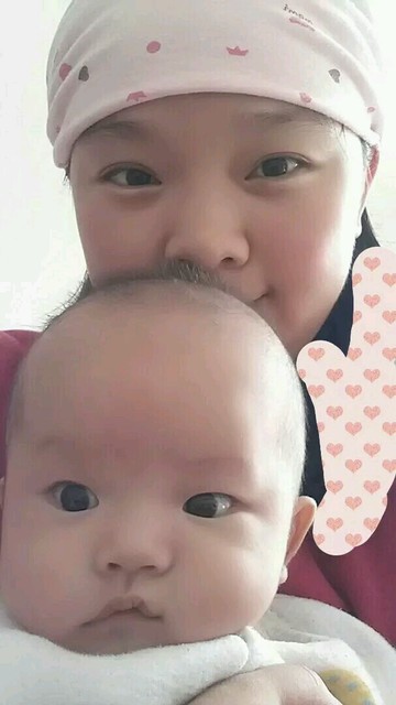 我也想来晒晒娃,宝妈们来看看可爱吗?