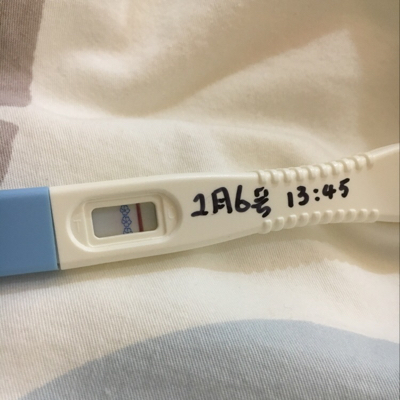 天测测看,我十五号的月经,今天用排卵试纸和早孕试纸测了一下都是两杠