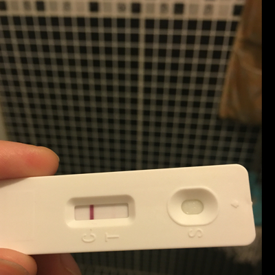 我1月26号来的例假,现在一深一个特浅,请问是怀了吗?