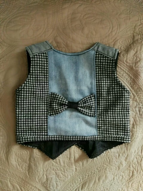 衣服太小,拆下袖子给女儿做了一件小马甲.