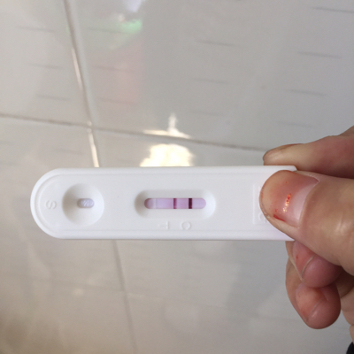 试纸试了怀孕了,去医院检查查不出来,是太早还是宫外孕?