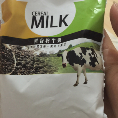 怀孕快三个月了 请问可以喝黑谷物牛奶吗?