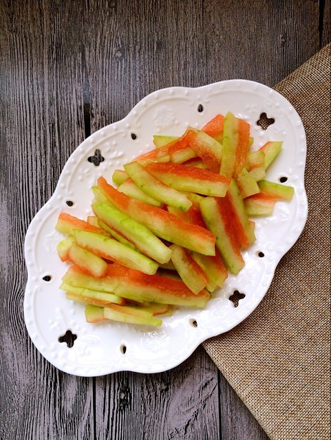 【家常美食】清热去火之凉拌西瓜皮